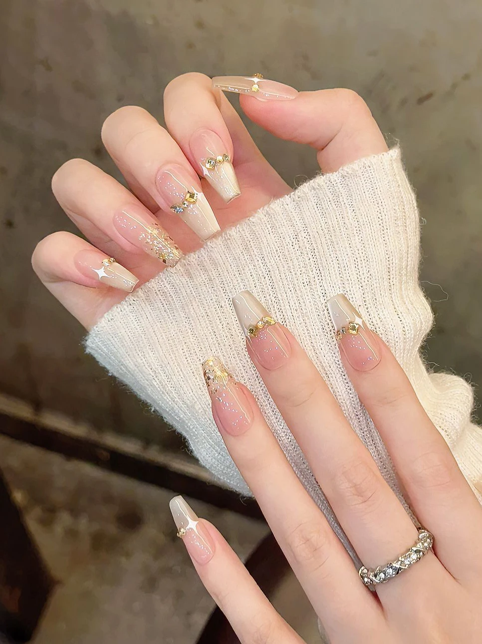 

Sweet Handmade Wear Nails Rhinestone Blush Nail Cat Eyes With flash powder Gradient Light Therapy Fake Nail Long Coffin