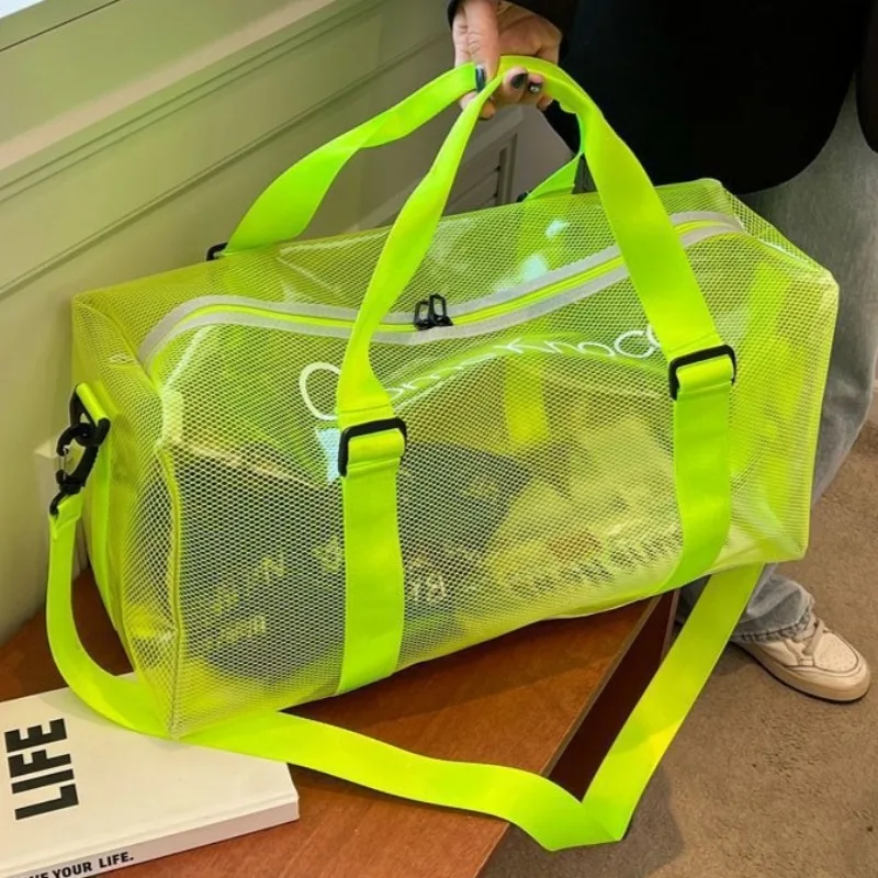 

Transparent PVC Travel Tote Bag Waterproof Unisex Shoulder Bags Beach Travel Crossbody Bags with Detachable Shoulder Strap