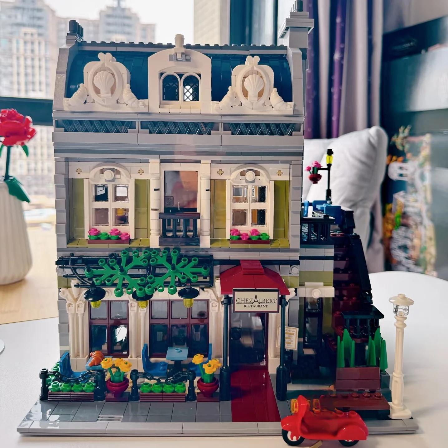 

IN Stock 2469pcs Parisian Restaurant Street View Model Set House Building Blocks Architecture Toys Birthday Gift 10243