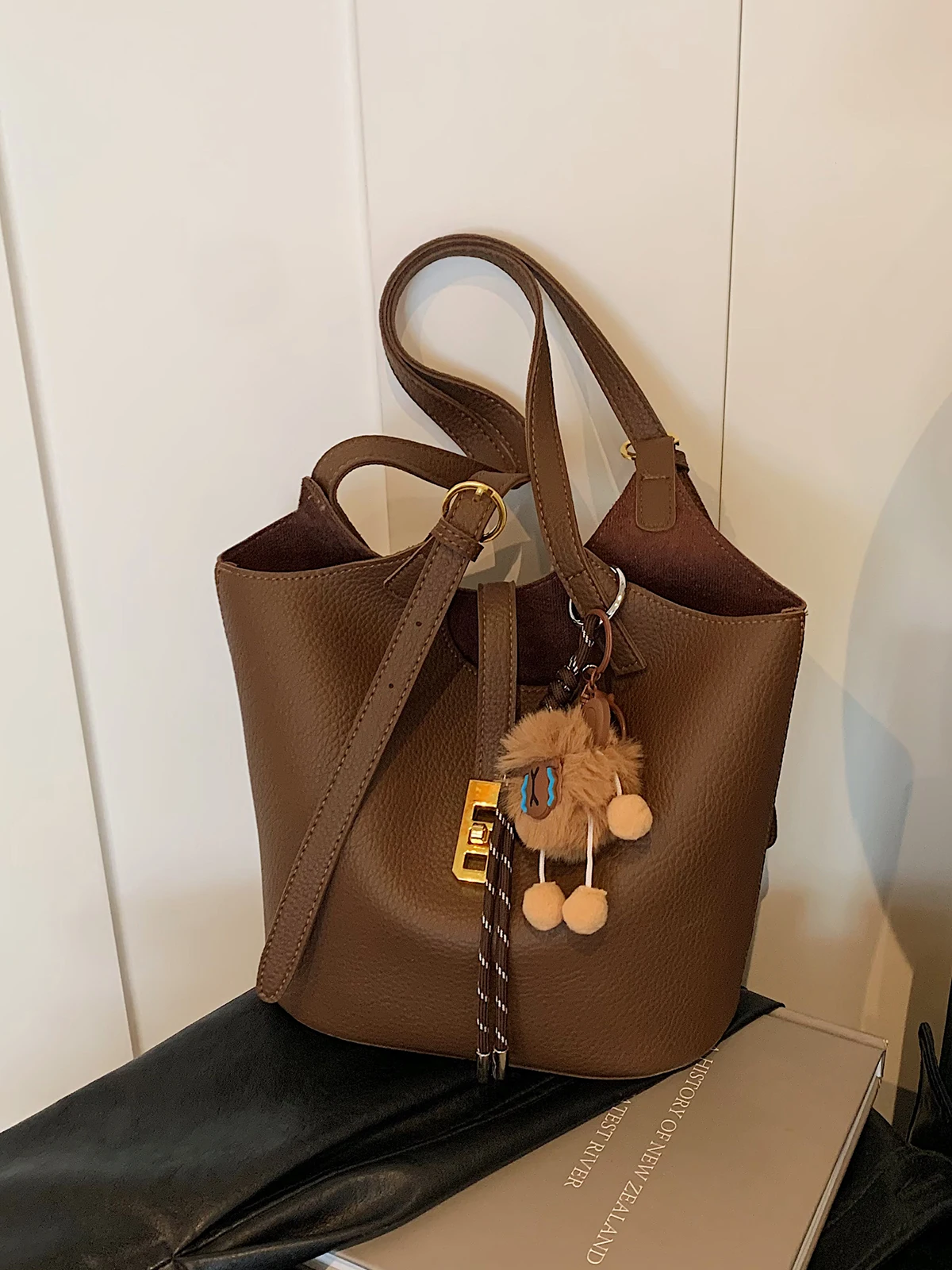 

Маленькая сумка-ведро в стиле ретро, женская сумка на одно плечо, подмышки, универсальная осенне-зимняя новая сумка высокого качества, модная сумка