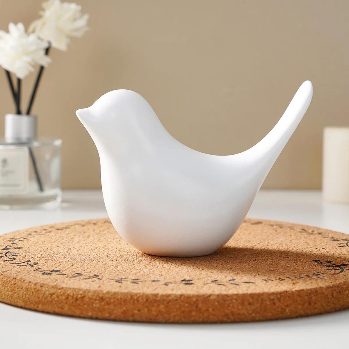 1PC Modern and Simple White Bird-Shaped Resin Decorative Piece, Suitable for Living Room Decoration