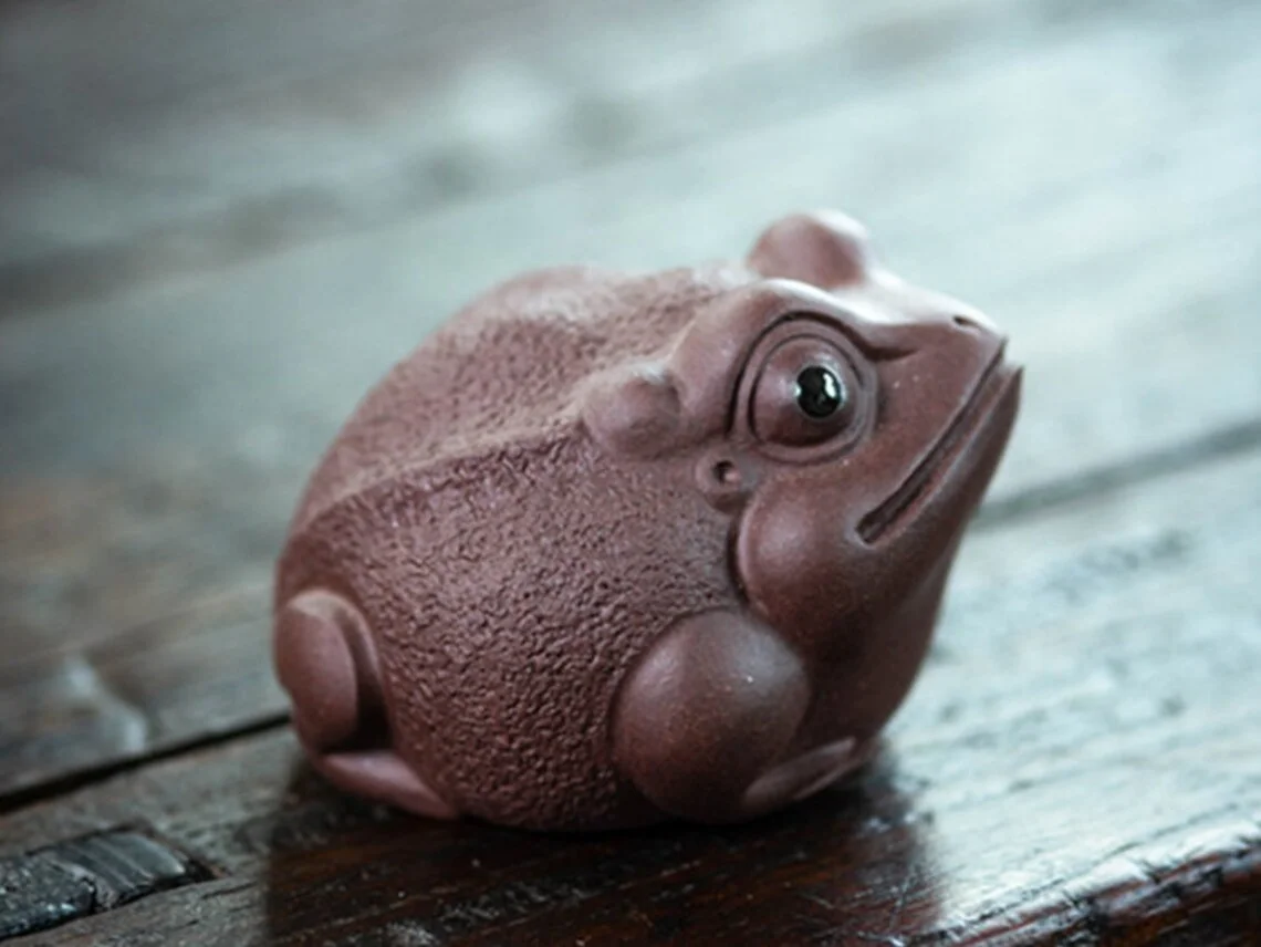 Boutique Purple Clay Tea Pet Lucky Fortune Toad  Animal Statue Ornaments Tea Figurine Crafts Handmade Zisha Tea Table Decoration