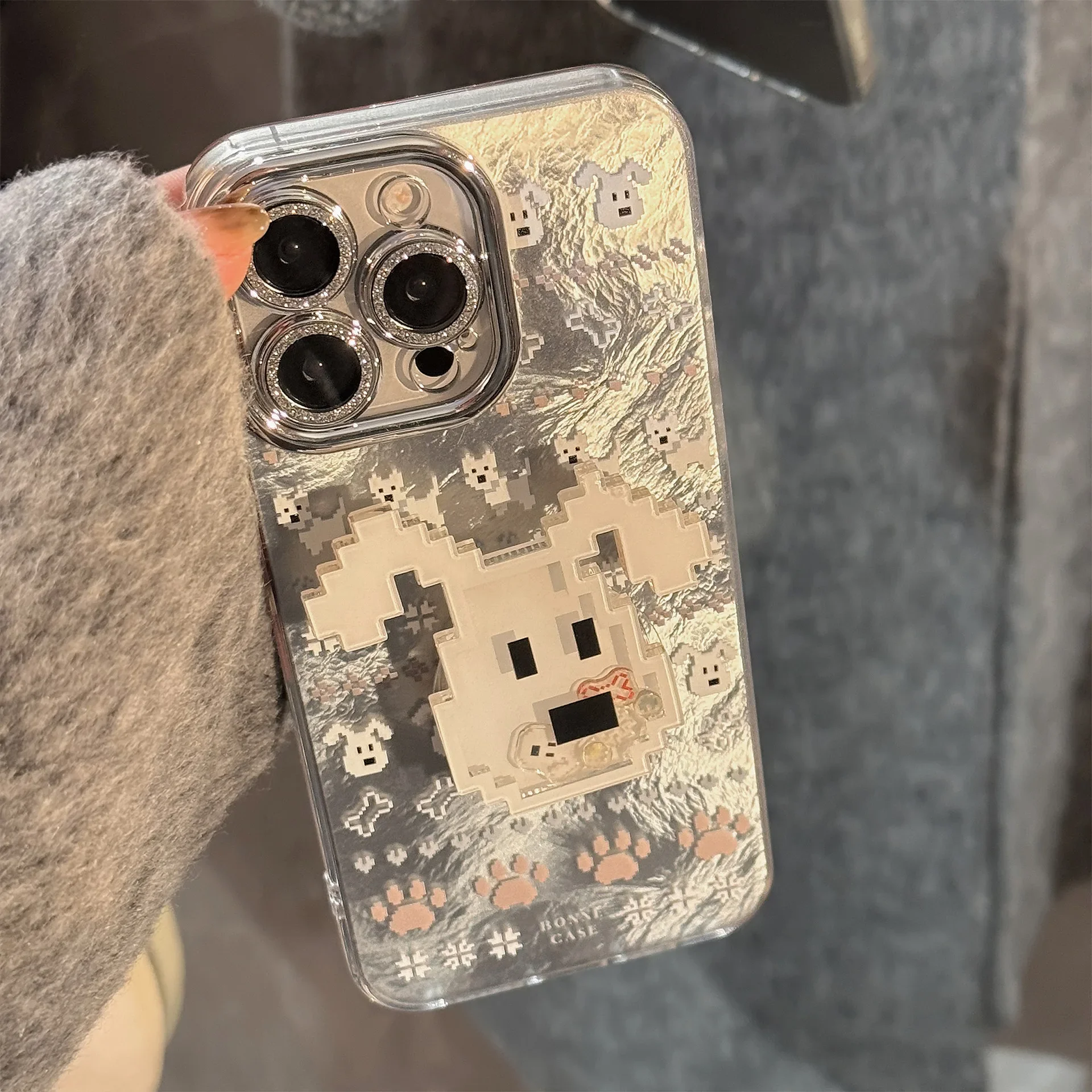 Pixel wind dog mobile phone case: cute cute pet pattern 16iphone15promax winter puppy iphone14 rocking music bracket 12