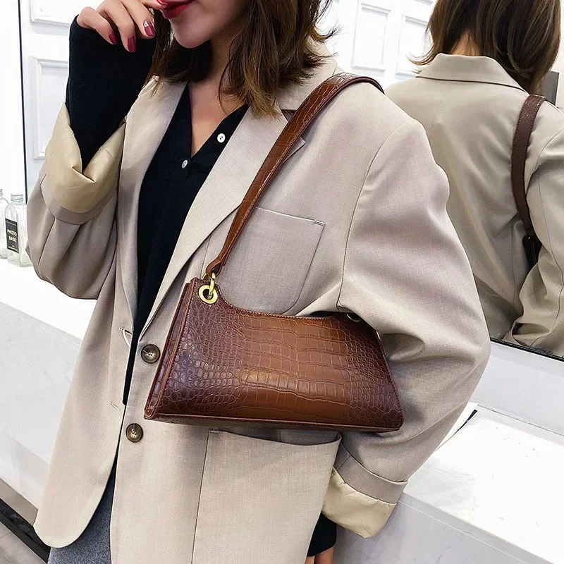 2020 New Korean Fashion Crocodile Pattern Crossover Shoulder Bag Handbag New High Quality PU Chain Solid Color Shoulder Bag