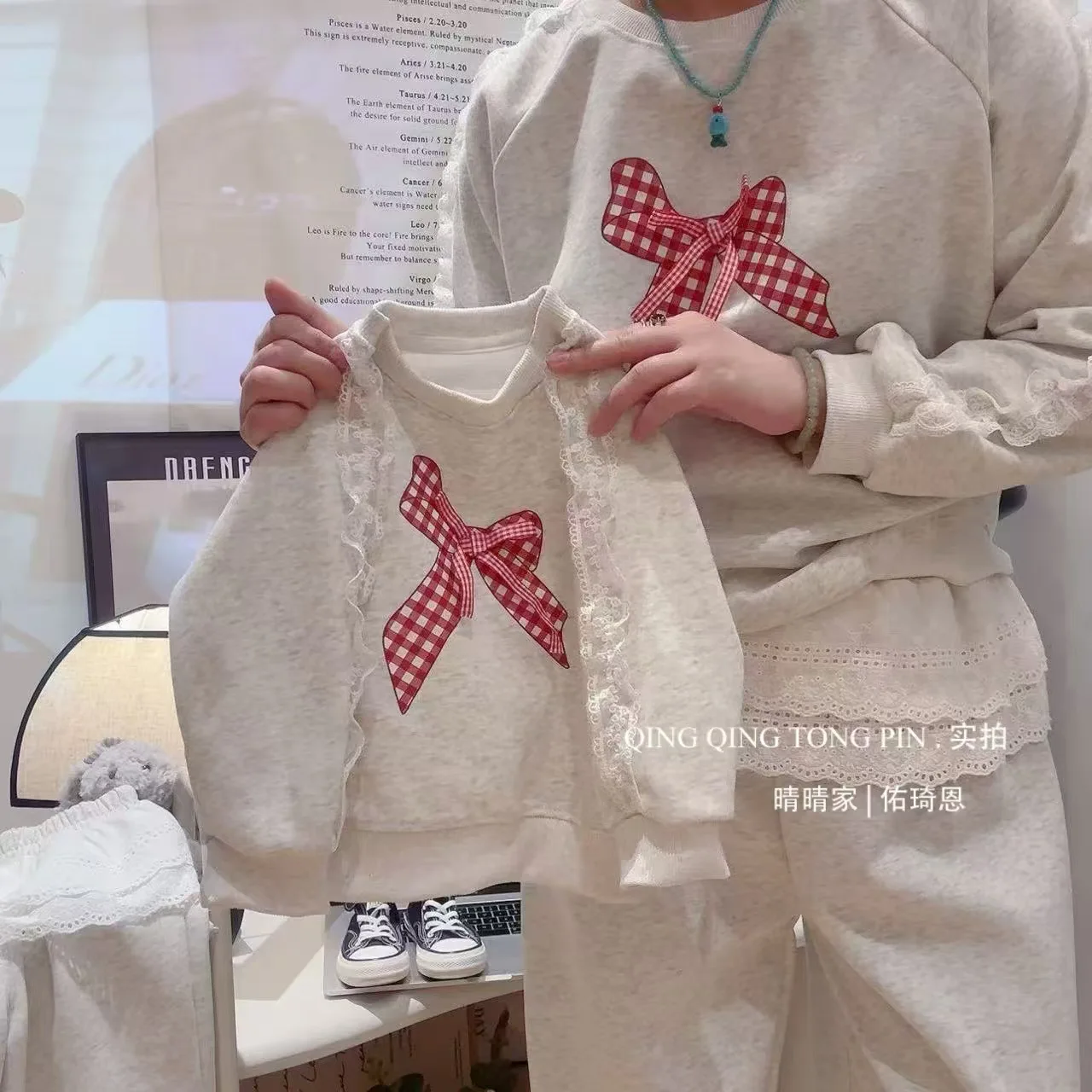 2026 Herbst Kinder Mädchen Kleidungssets Spitze Langarm Süße Schleife Sweatshirt+Hose 2-teiliger Freizeitanzug für Kinder – Detail 6
