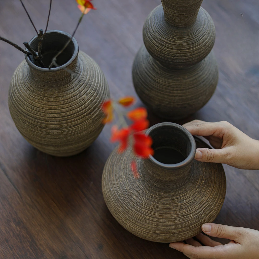 The product can be customized.Vintage countertop ceramic vase, black living room decoration, coarse pottery jar, dining