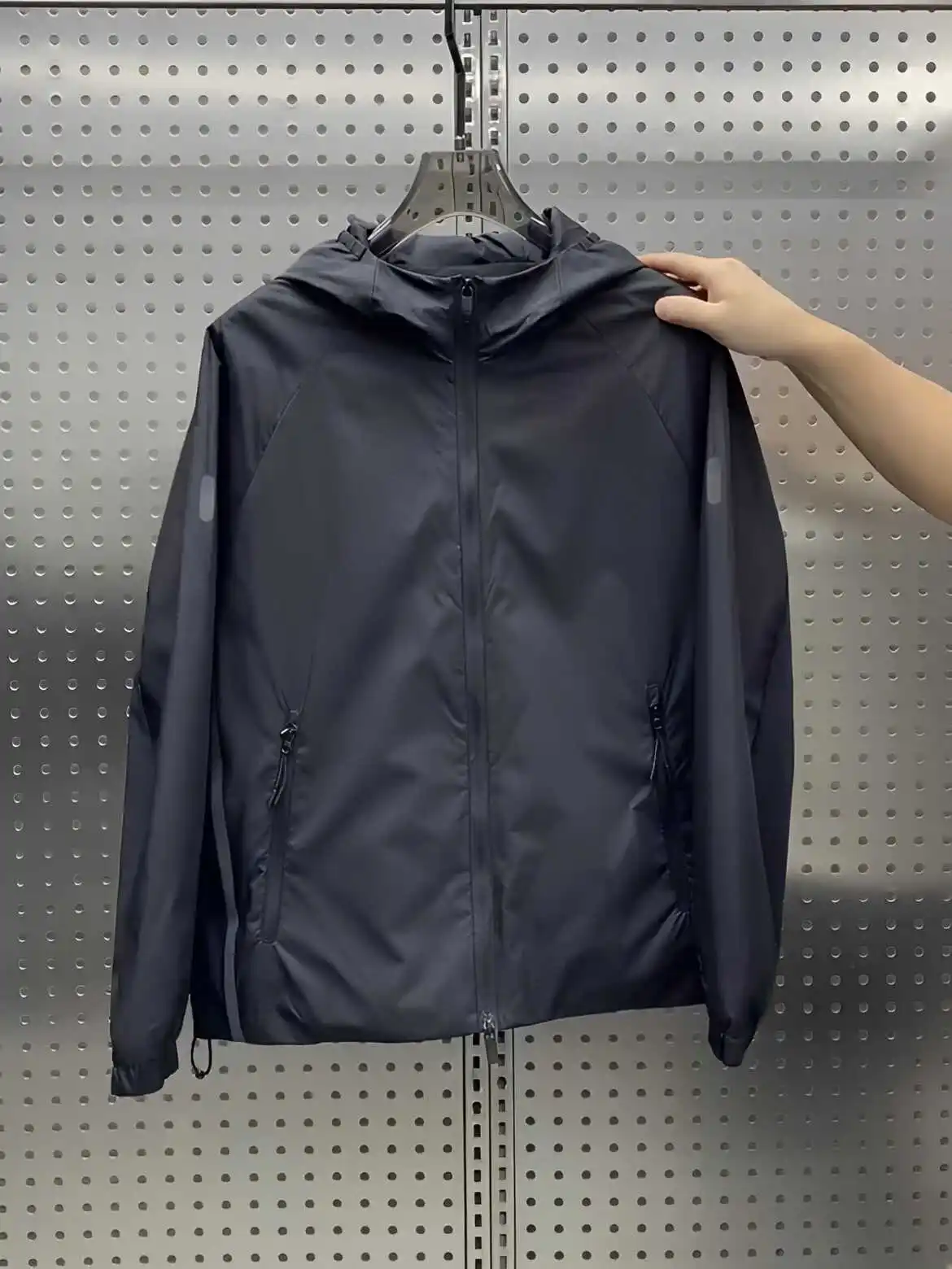 

Мужская повседневная комфортная модная свободная куртка с капюшоном, осенняя новинка, легкая, роскошная, в европейском стиле, городская, весенняя.