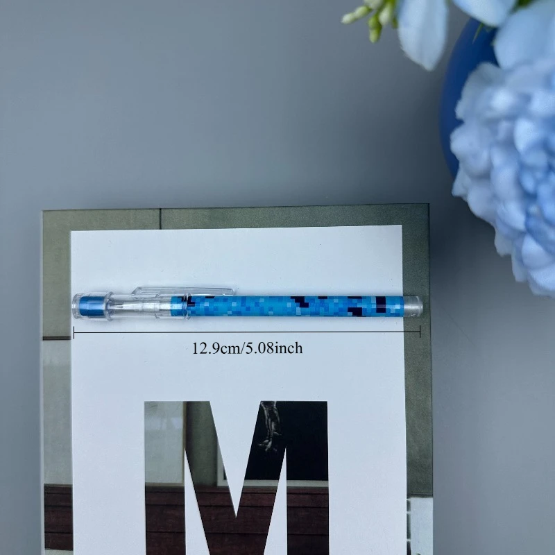 12-teiliges Set Bleistifte mit zufälligen Farben und Pixel-Mustern, Cartoon-Bleistifte, Schülerpreis-Bleistifte, Bleistifte mit Radiergummi, Schreibwarenbedarf, Lern- und Geschenkartikel – Detail 3