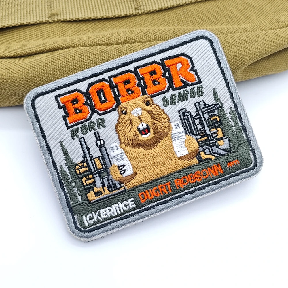 Bobr Kurwa Meme bestickter Aufnäher, Kurr Grapes Beaver mit Waffen, taktisches Moral-Abzeichen zum Selbermachen für Rucksack, Jacke, Weste, Hut, Kleidung