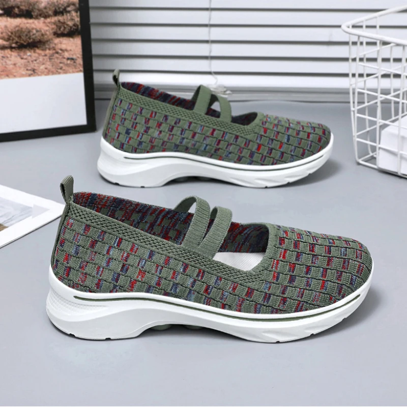 

Summer High Quality Breathable Mother Shoes Comfortable Lightweight Sneakers Soft Sole Wear-resistant Slip-on Casual Shoes 2025