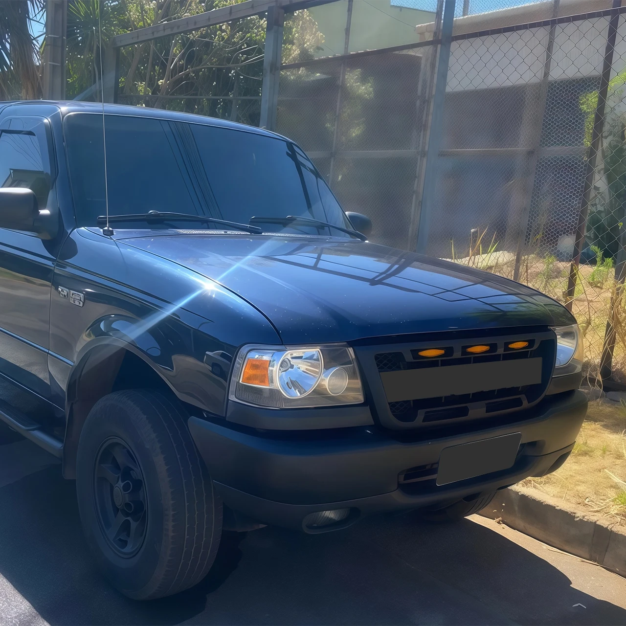 Przedni grill z oświetleniem pasuje do Ford Ranger 1998-2000 2001-2003 Czarny grill — zdjęcie 3