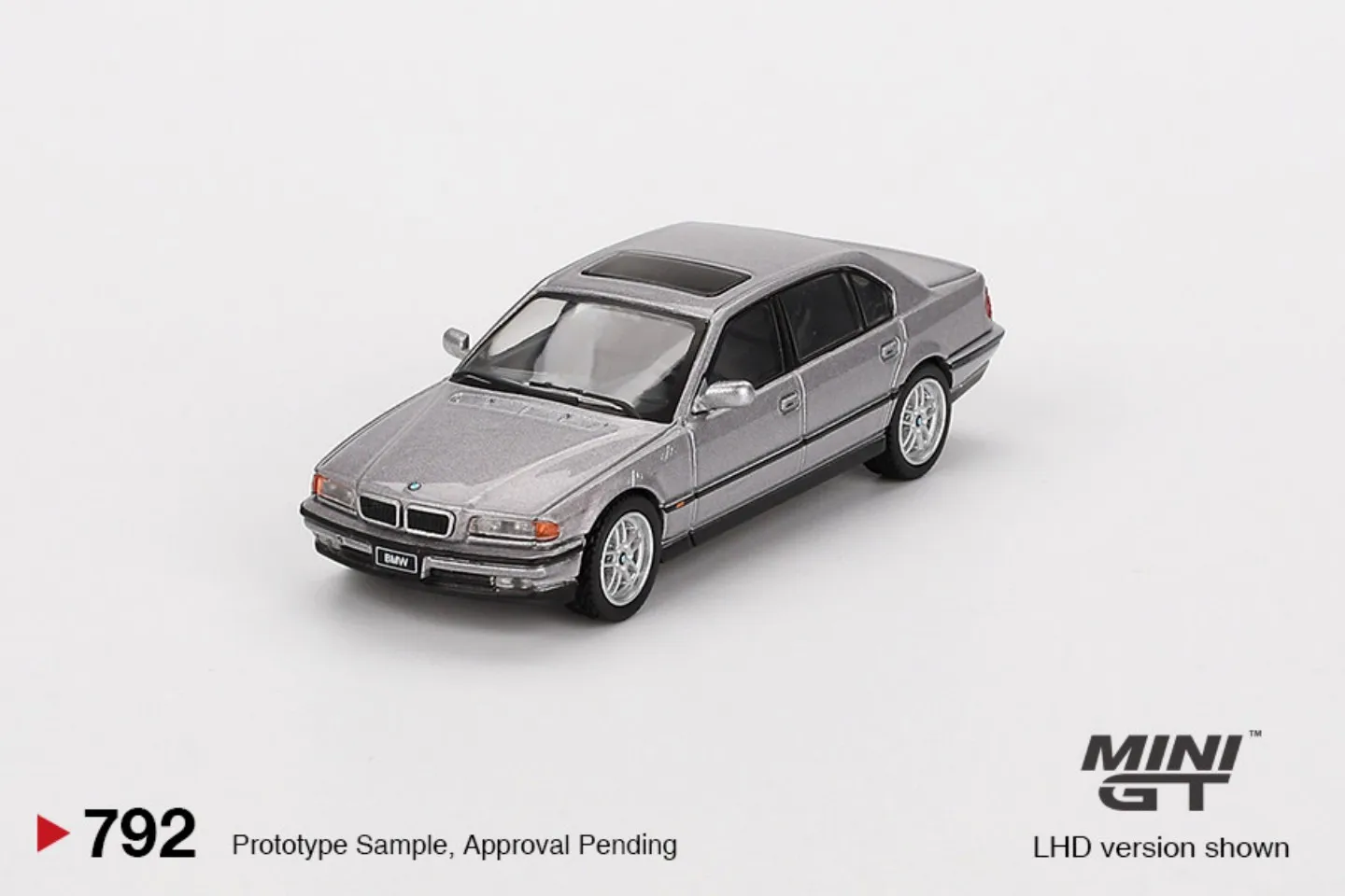 MINIGT 1/64 BMW 750IL Black Sapphire MGT01242-CH Car Alloy Toys Diecast Metal Model Kids Toys Boys image 4
