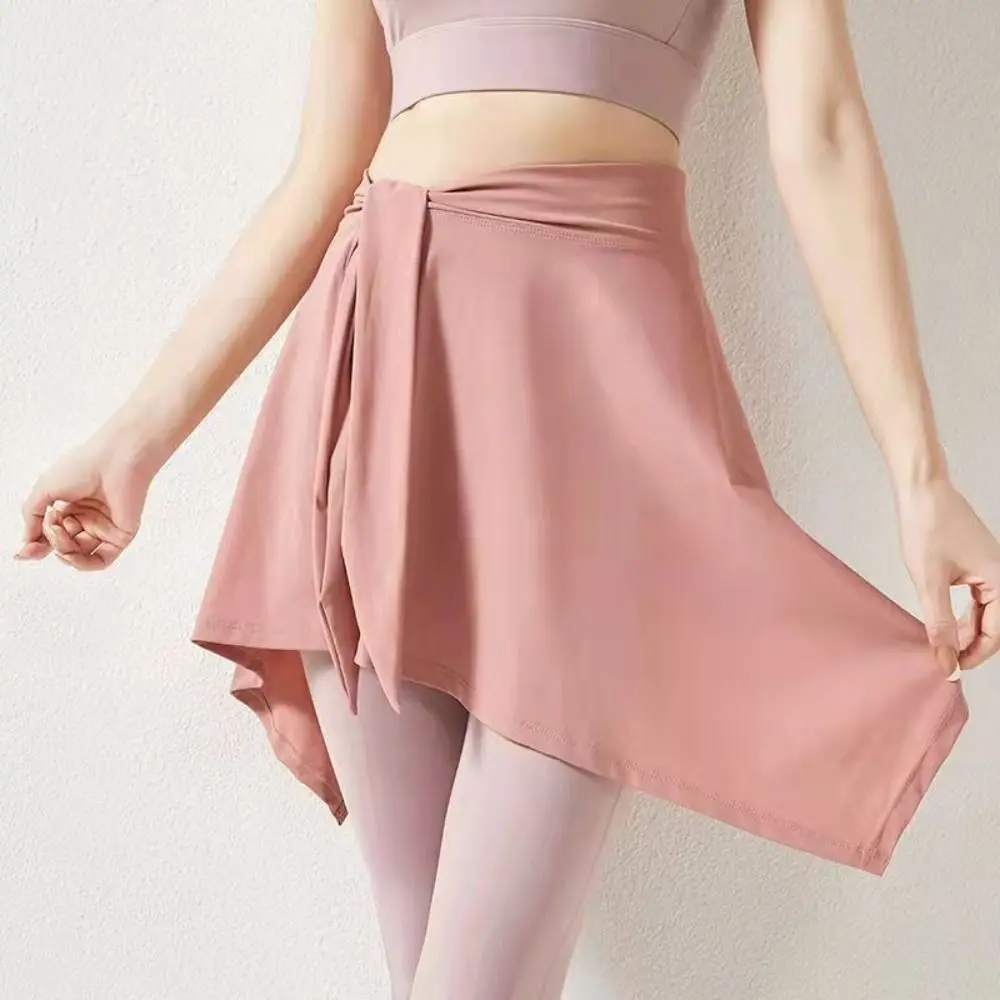 힙을 가리는 요가 커버 스커트 단색 불규칙 스포츠 안티-에어로 스커트 리본 숏 여성 반바지 러닝용