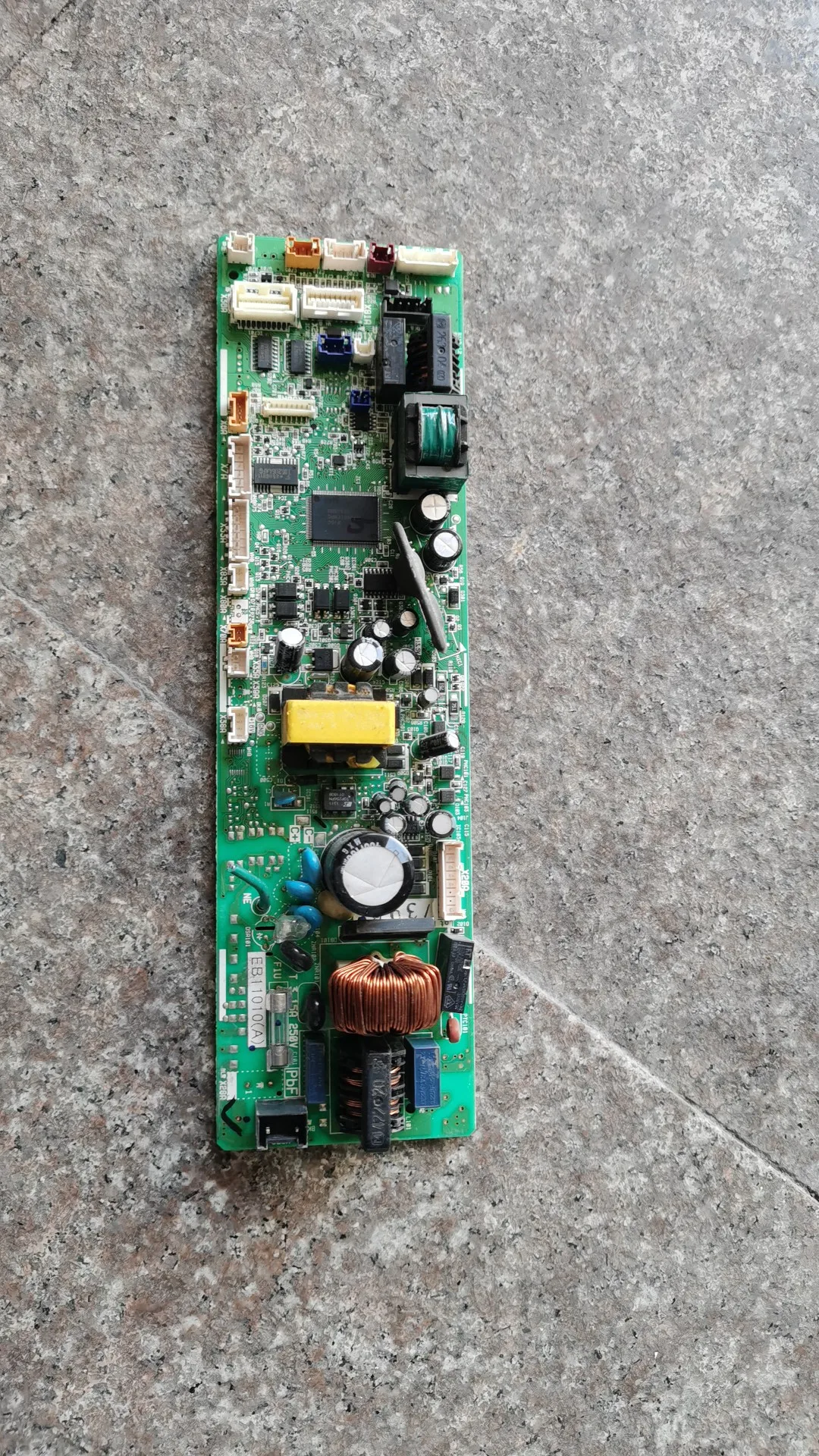 

Suitable for Daikin air conditioner accessories indoor unit main board board EB11010 (A)