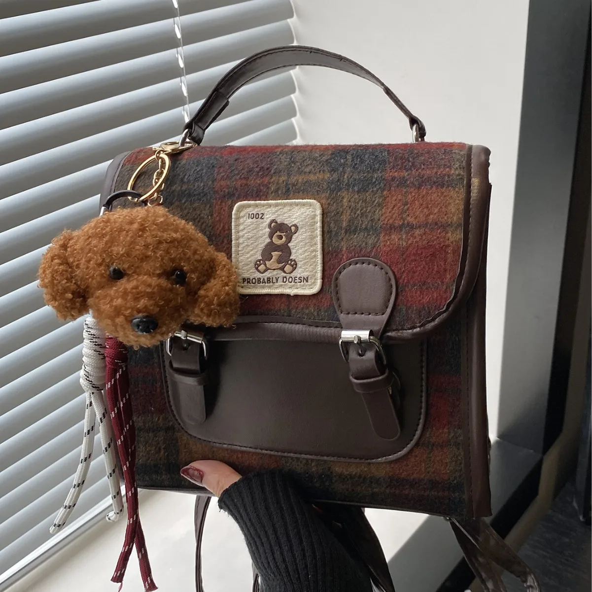 

​ ​ Новый твидовый клетчатый рюкзак 2023 года для женщин, винтажная академическая сумка через плечо, регулируемый ремень для ежедневных поездок на работу ​