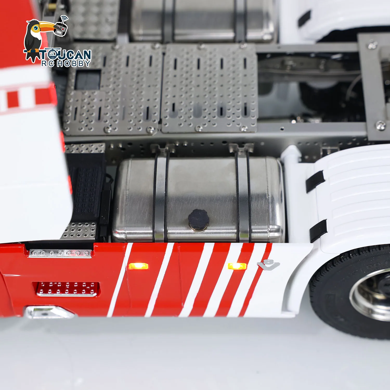 

Toys 1/14 DIY 770S RC Tractor Truck 6x6 Metal Chassis Light Sound Smoke 3-speed Painted Finished Smoke Controlled Cars Vehicle