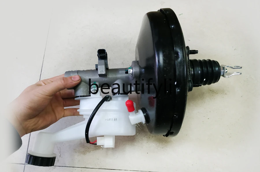 Suitable for S70 brake master pump, brake Dali Gu, brake oil pot, vacuum pump SEEK5