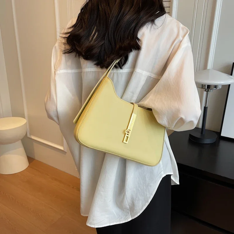 LEFTSIDE Simple Leather Crossbody Bag for Women Mini 2023 Cute Trend Handbags and Purse Lady Y2k Solid Color Shoulder Bags