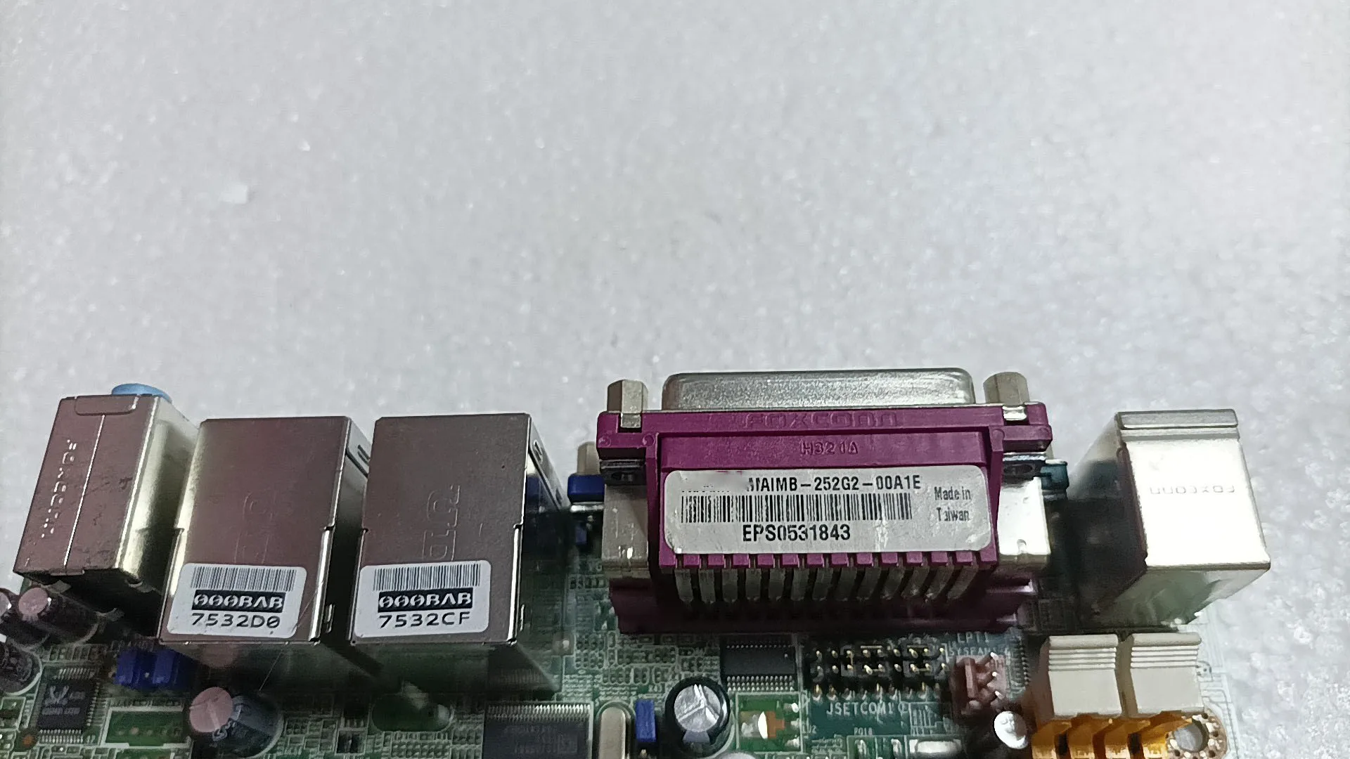 AIMB-252G2-00A1E Placa base industrial Mini-ITX Puertos de red duales Precio de placa única AIMB-252 AIMB-252G2