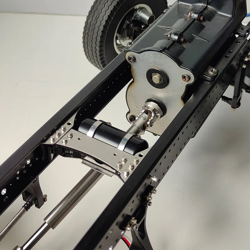 

Metal Cross-beam Gas Tank Central V Tie Rod for 1/14 Tamiya RC Truck SCANIA 770S VOLVO Mercedes-Benz ACTROS 3363 MAN Car Parts