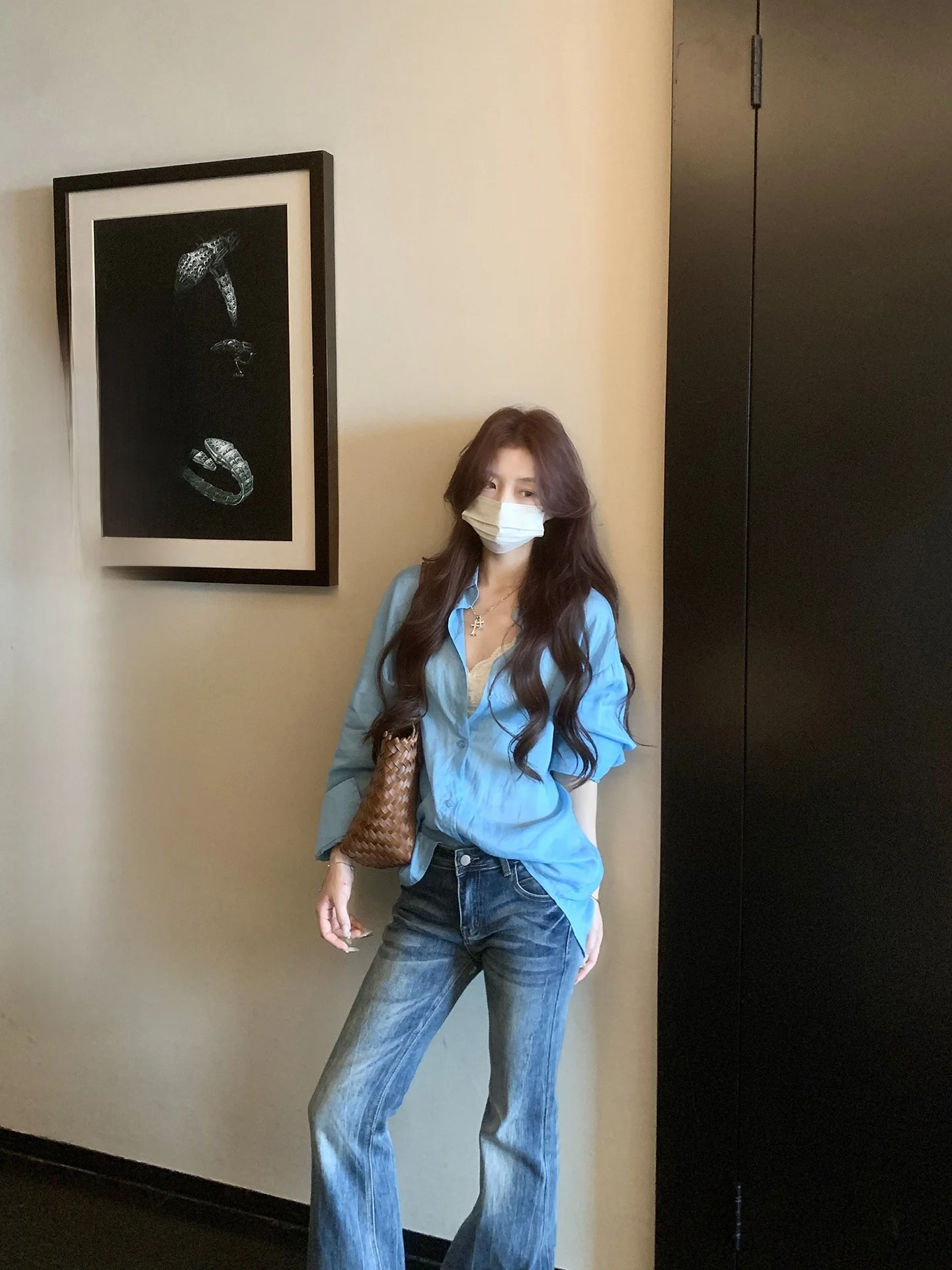 

Синяя женская рубашка с длинным рукавом, свободного кроя, с воротником на пуговицах, повседневная, из весенней коллекции, в стиле "Солт энд Пеппер Wild Fun"