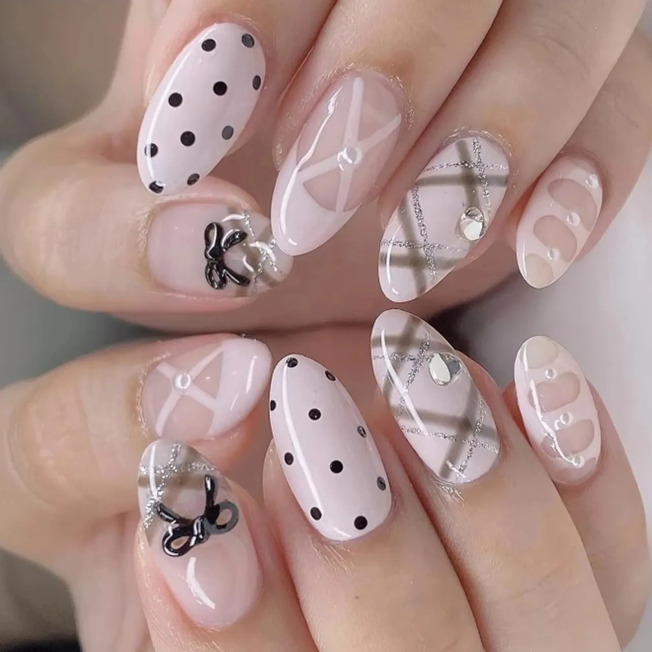 

French Bowknot Strap Polka Dots Pearl Crystal Round Almond False Nails Leopard Long Pointed Fake Nails Art Charm Press on Nails