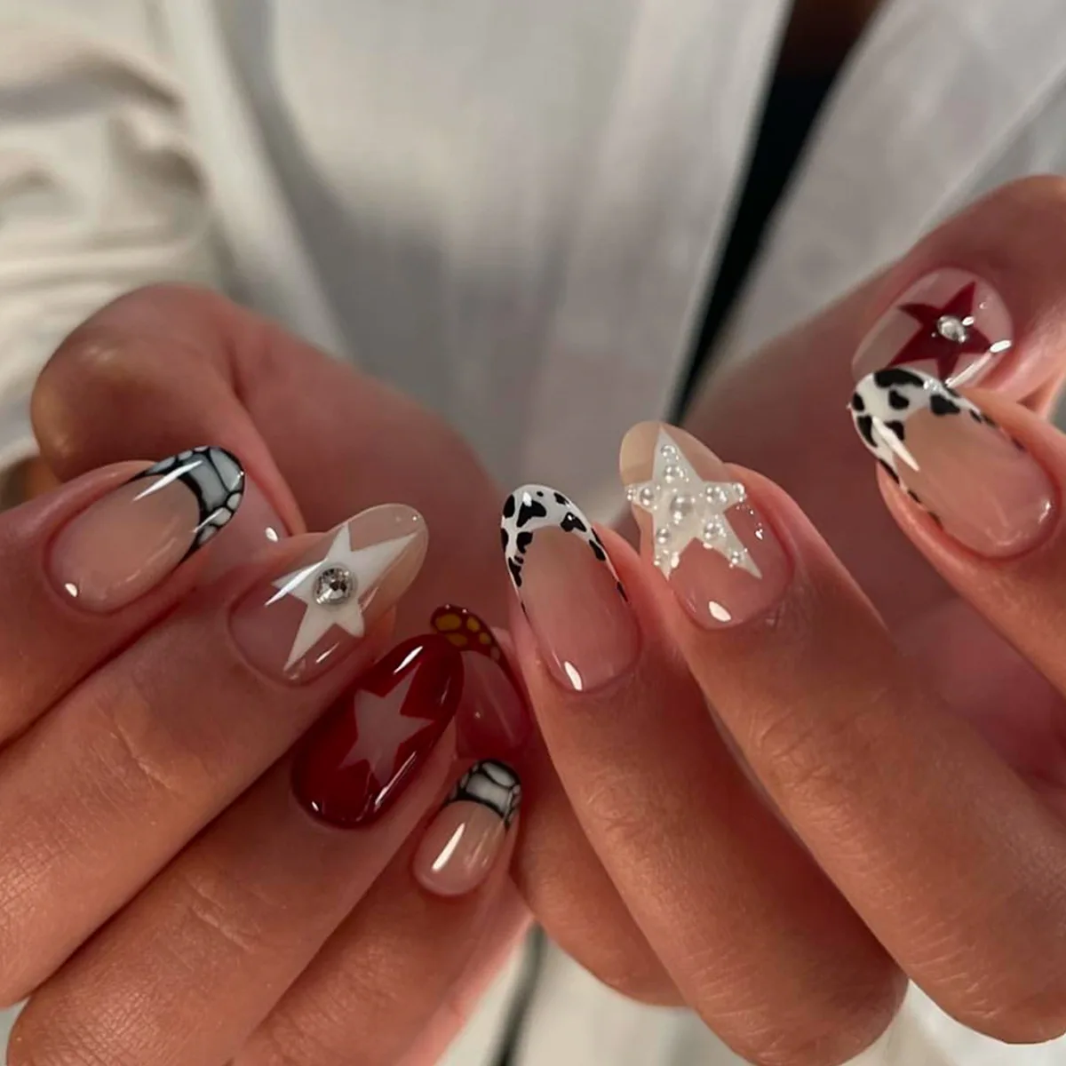 

24PCS Medium Oval Fake Nails Brown Cow Pattern with Red Five Pointed Star Design Wearable Nails Press on False Nails for Women