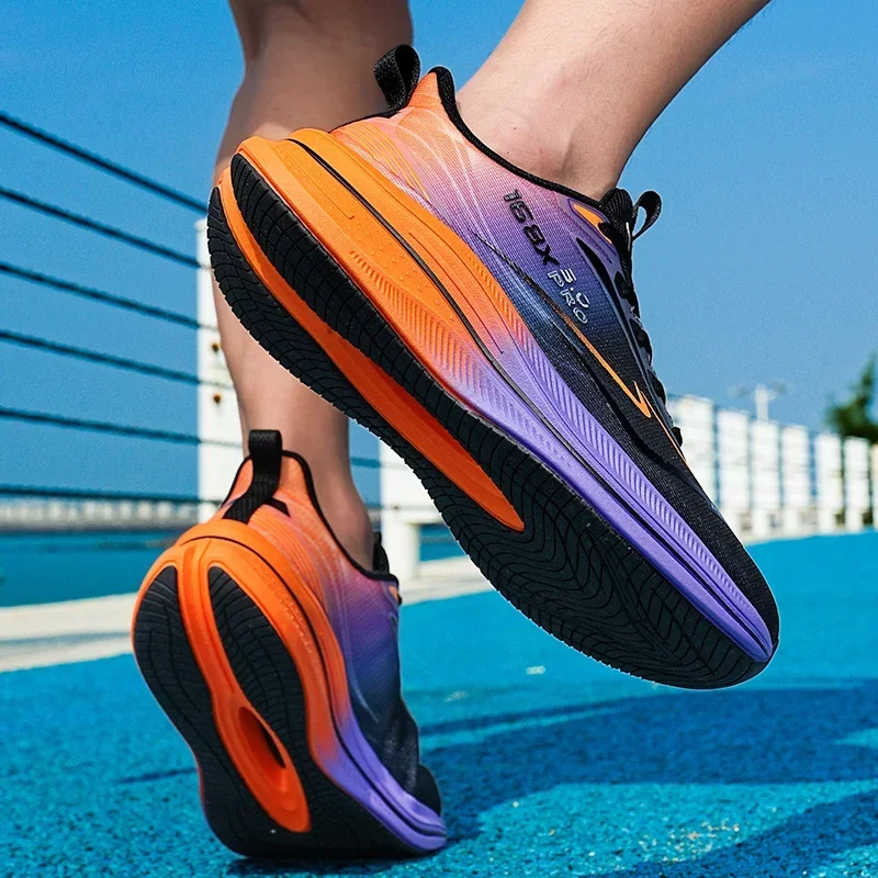 أحذية ماراثون من لوحة الكربون للرجال أحذية رياضية كاجوال عالية الجودة أحذية رياضية للجري خفيفة الوزن ومريحة أحذية رياضية للصالة الرياضية