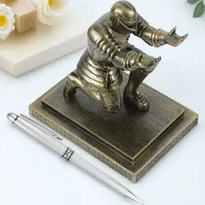 

Soldier Pen Holder Creative Pen Stand Desk Organizer for Office Study Makeup Brush Display Stand