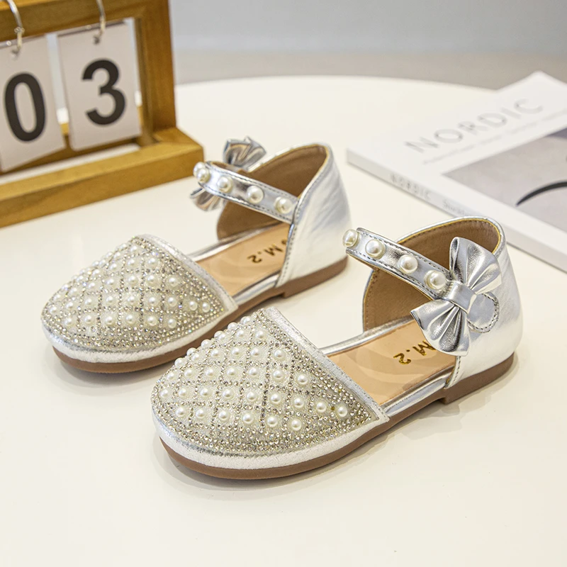 

2023 Child's Fashion Girls' Sandals Pearl Bow Silver Wrapped Toe Rhinestone Children's Casual Shoes Simple Non-slip Wrapped Toe