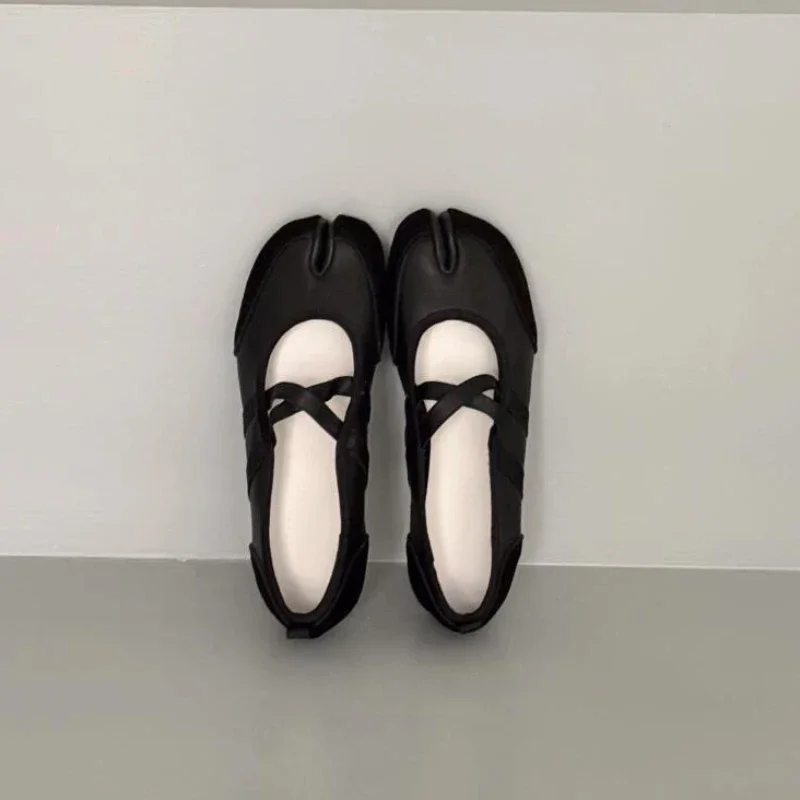 Cross Strap Tabi Flat Shoes Women Casual Fashion Design Mary Jane Shoe Slip-on Split Toe Ballet Trainers 2025 Summer Elegant New