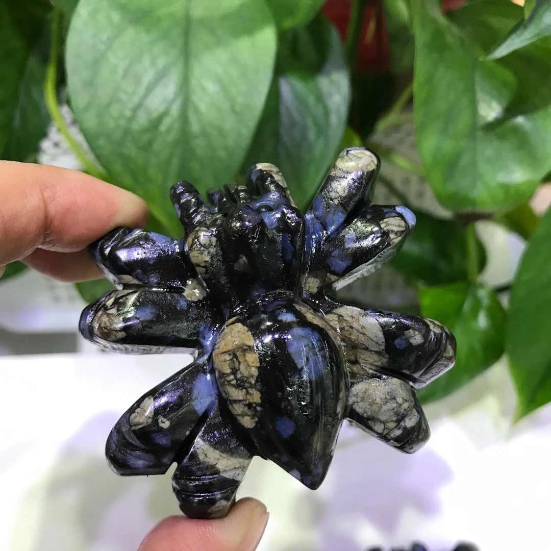 70mm Natural Black blue amphibolite Crystal Stone Spider Hand Carved Animal Figurine Energy Crafts Home Decoration As Gift 1pcs