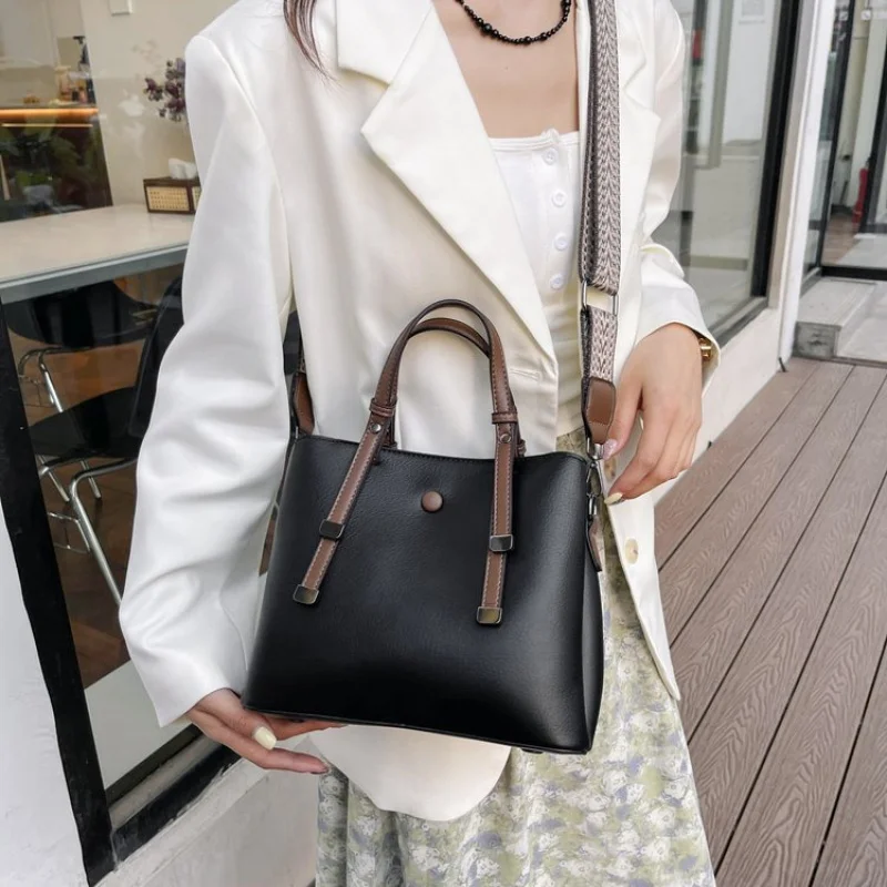 

Premium Genuine Leather Shoulder Bag For Women, Classic Designer Crossbody Handbags, Fashionable Tote Messenger Purse