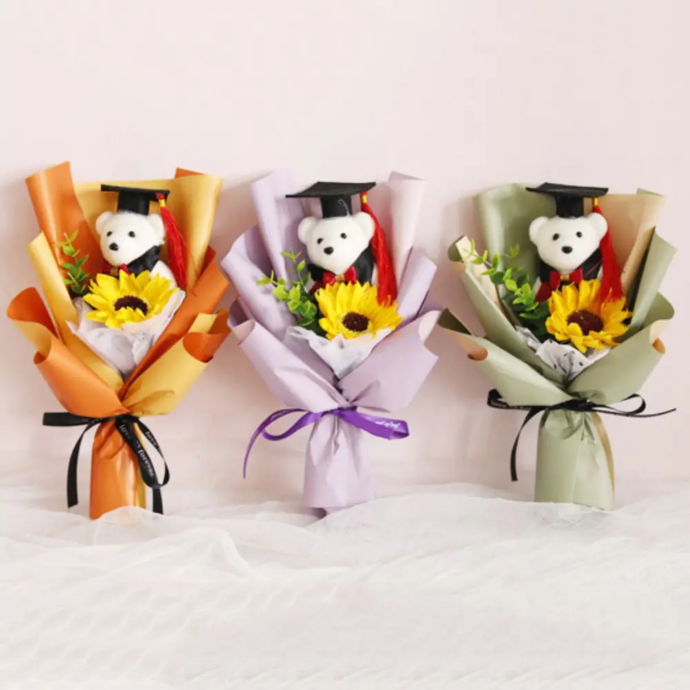 졸업 기념 곰 해바라기 부케 장식 곰 박사 학위 곰 부케 우아한 만화 캐릭터 뜨개질 꽃 부케