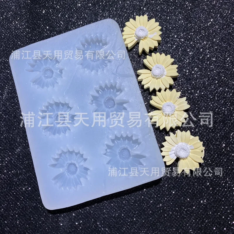 Liulian Chrysanthemum Epoxy Mold Clay Car Aromatherapy Silicone Mould 15-852