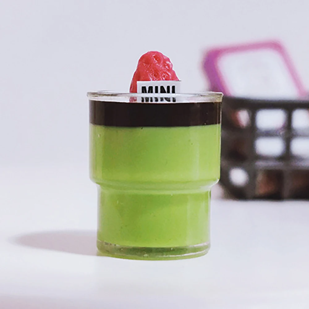 1 Uds 1/12 casa de muñecas en miniatura taza de Mousse de cereza y fresa Mini bebidas de fruta de cacao para accesorios de decoración para casa de muñecas ob11