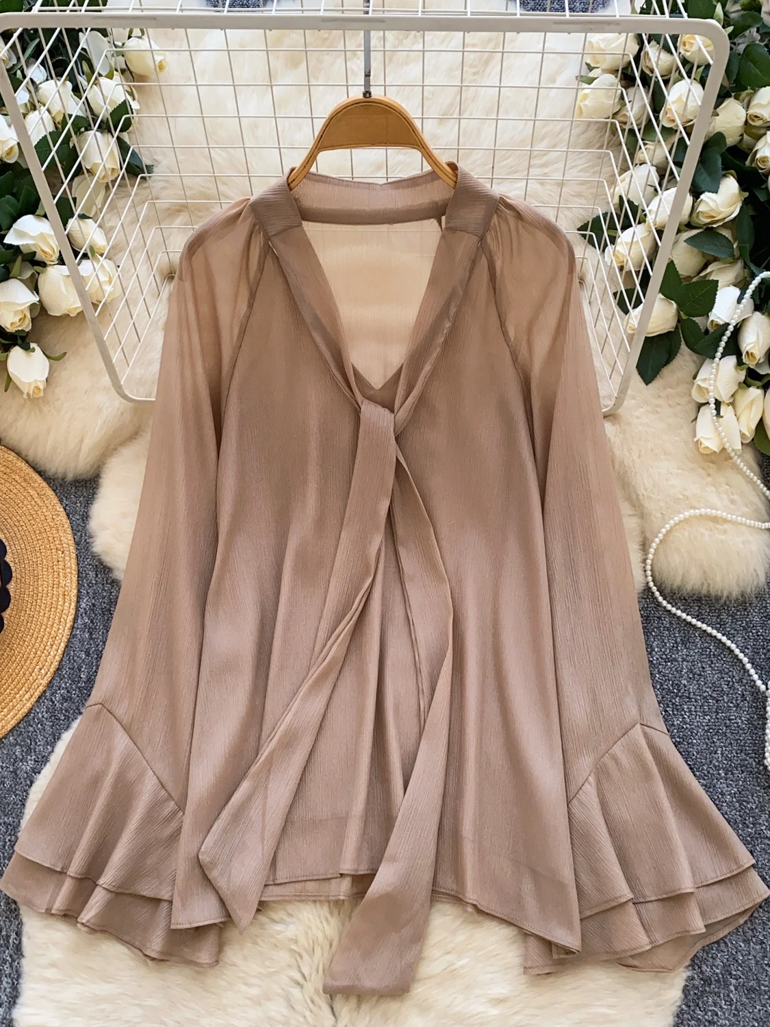 フレンチスタイルルーズフィット V ネックベルスリーブシフォンシャツ薄い透明スリムベルボトムトップ女性のための秋のファッション