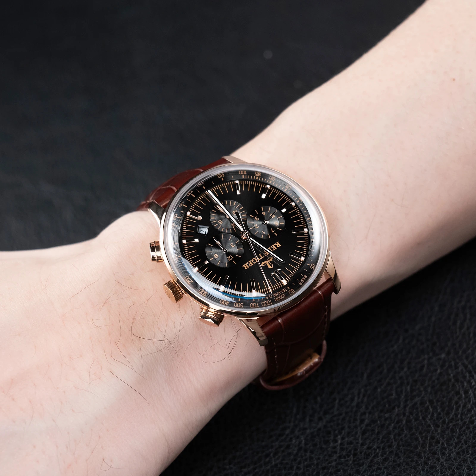 Reef Tiger High-End Men's Watch Black Dial Multifunctional Automatic Mechanical Classic Timepiece with Complete Calendar RGA1698