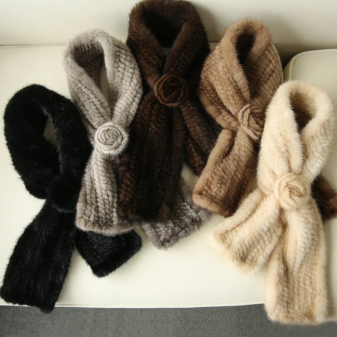 Wholesale Luxury Fluffy Shawls Winter Fashion Warm Knitted Real Mink Fur Scarf Women