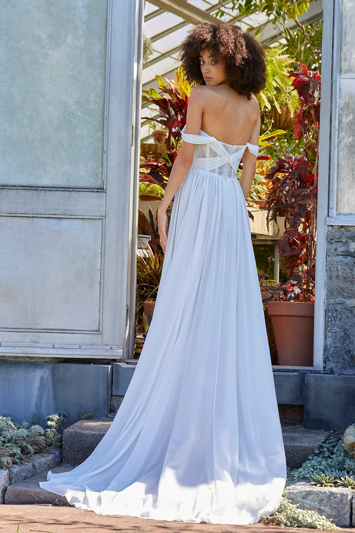 Sexy Bride Illusion Bodice Off The Shoulder Chiffon A Line Flowy Beach Wedding Dress Side Slit Bridal Gowns