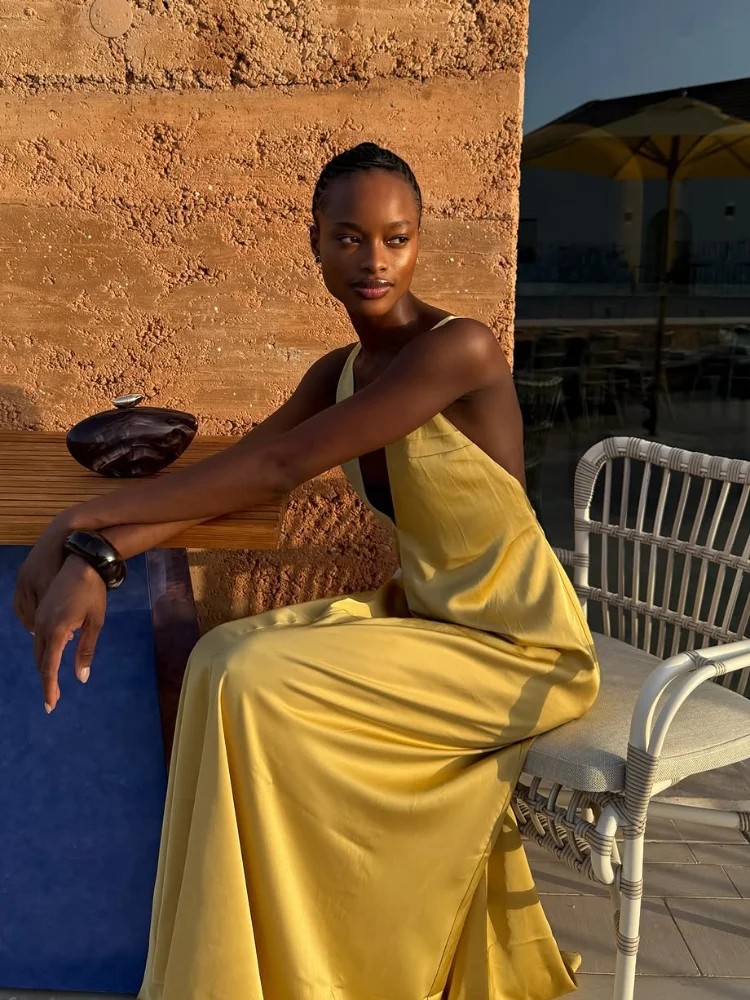 فستان ماكسي أنيق من الساتان بدون ظهر للنساء مثير بدون أكمام مكشوف الأكتاف ورقبة على شكل حرف v فساتين فضفاضة بطيات 2025 رداء أنيق للإجازات للسيدات #1