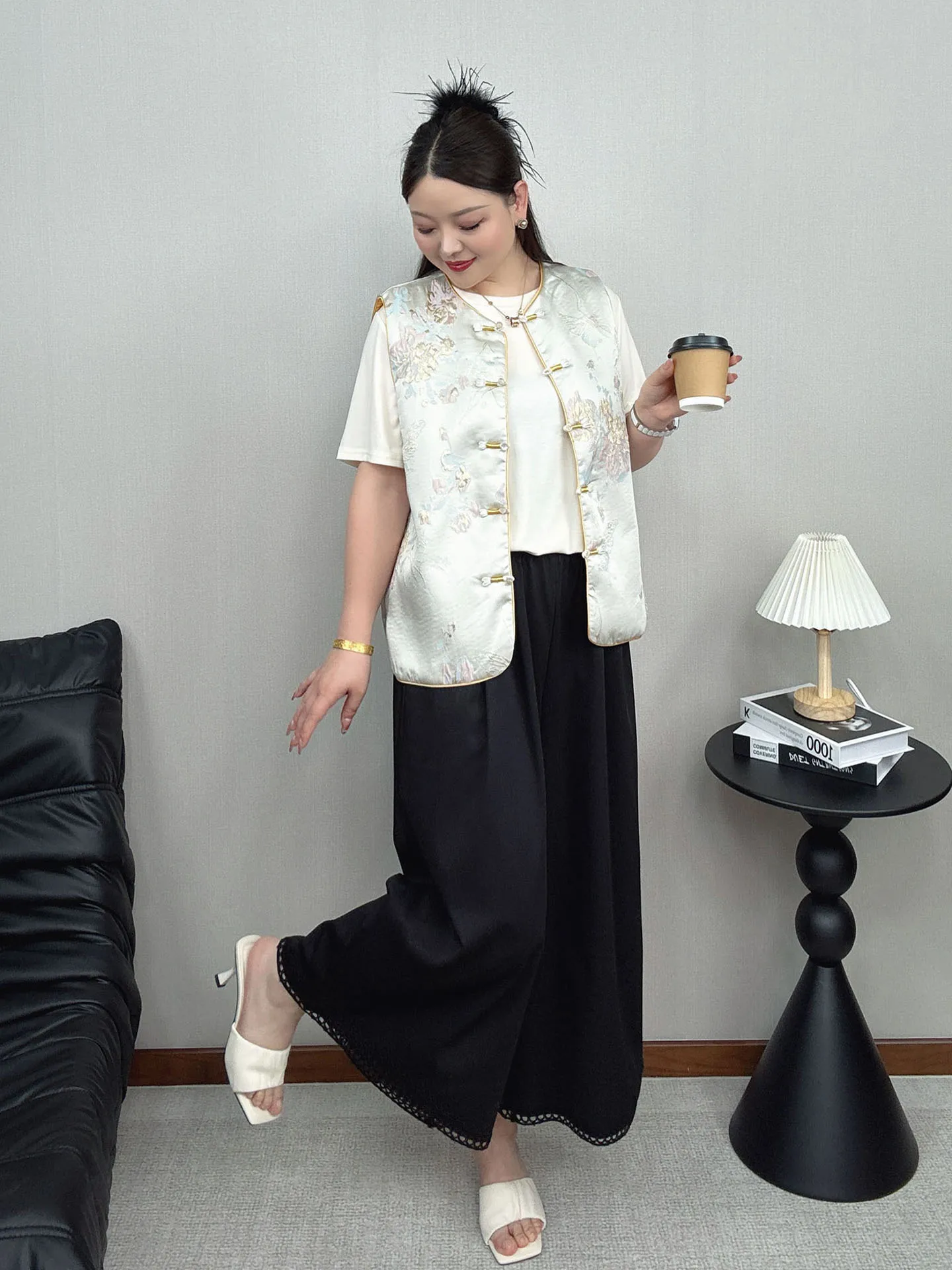 

Spring Large Size Women's Embroidered Jacket Chinese Style Button up Vest Top Layered Wear High Waist Asymmetric Casual