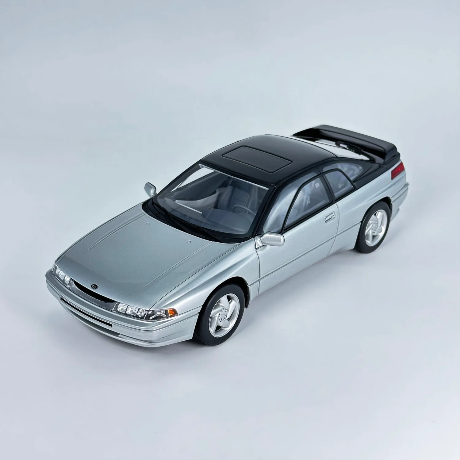 1/18 アルシオーネ SVX シミュレーションカーコレクションモデル