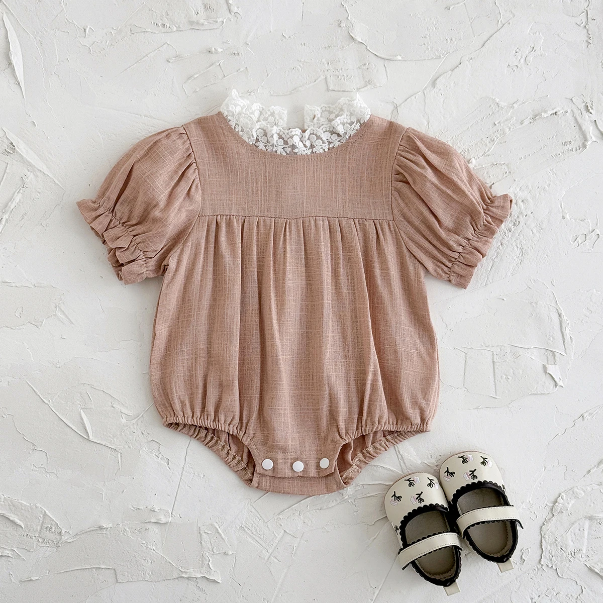 Baby Girl Summer Puff Sleeve Triangle Romper with White Lace Doll Collar Onesie for Infants and Toddlers 0-3 Years