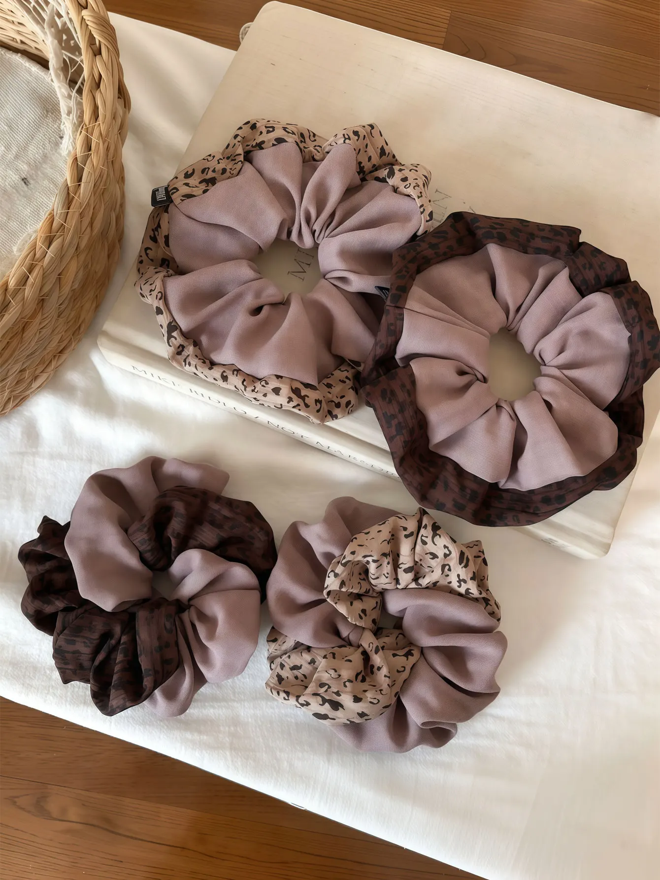 1PC  2026 New Vintage Leopard Print Double-Patterned Fabric Hair Bun Elastic Hair String Non-Harmful to Hair Versatile Headband