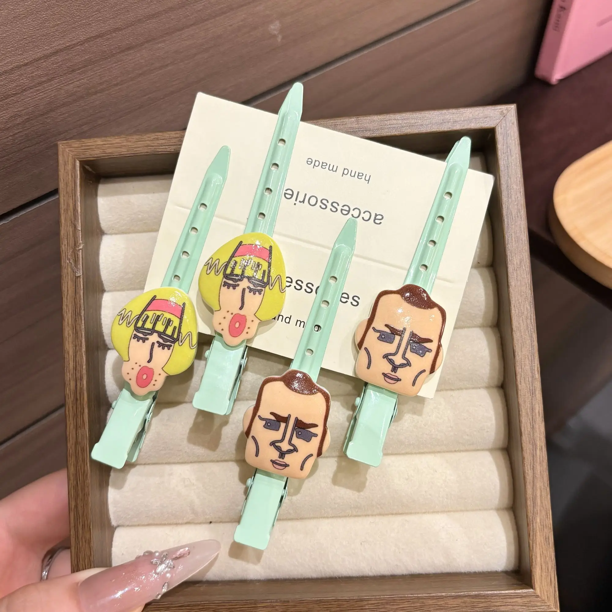 Mintgrüner einteiliger Clip, niedliche Haarnadel im Cartoon-Buntstift-Stil, im gleichen Stil wie Tamao Nagayas Haaraccessoire, mit Fransenclip.
