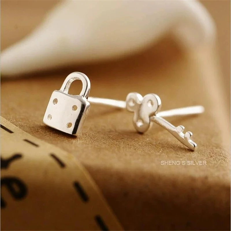 Uini Tail hot selling new 925 sterling silver creative personality key and lock asymmetrical earrings exquisite and compact