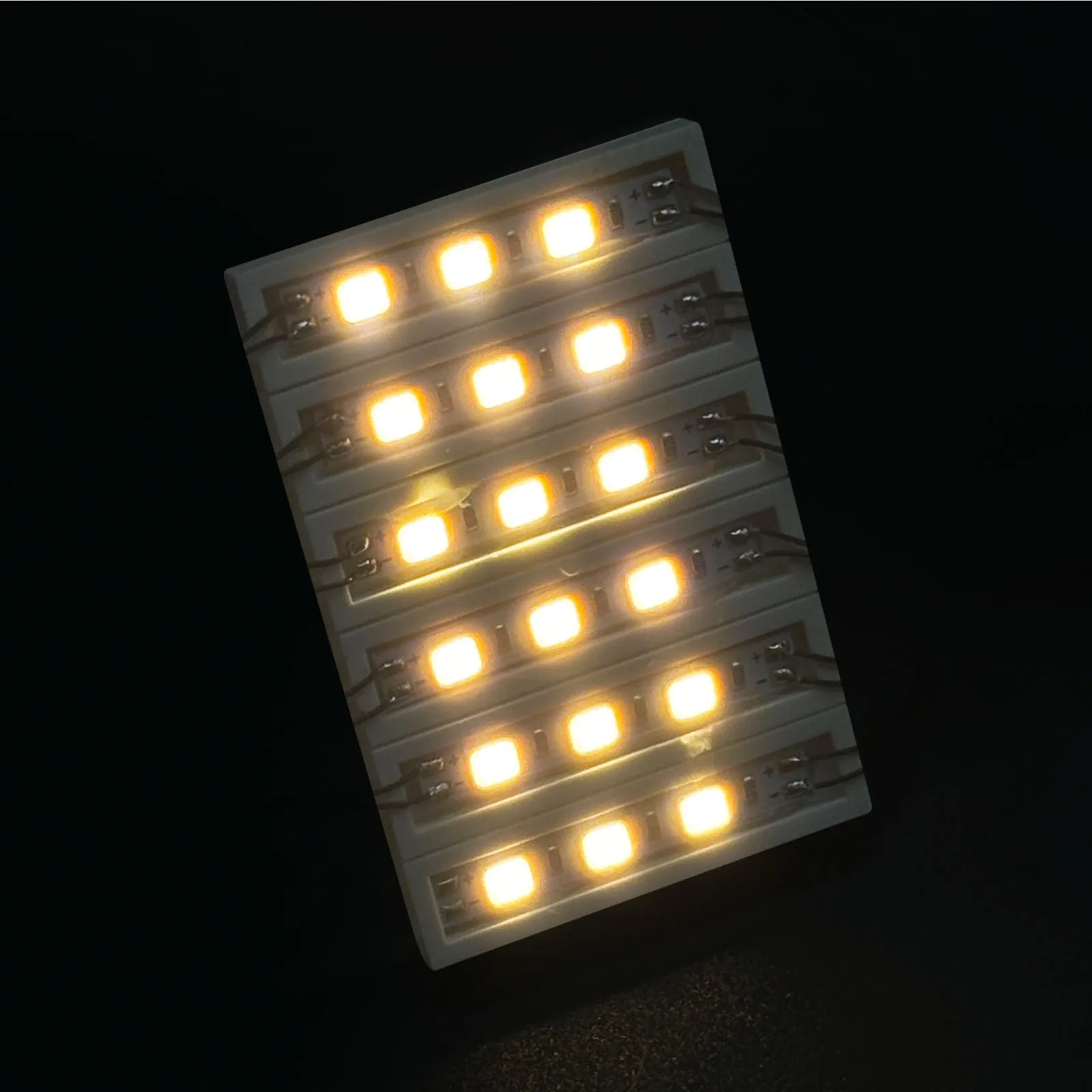 Iluminação de tijolo LED quatro/seis em um, conectada em série, alimentada por USB, acende seus blocos de construção