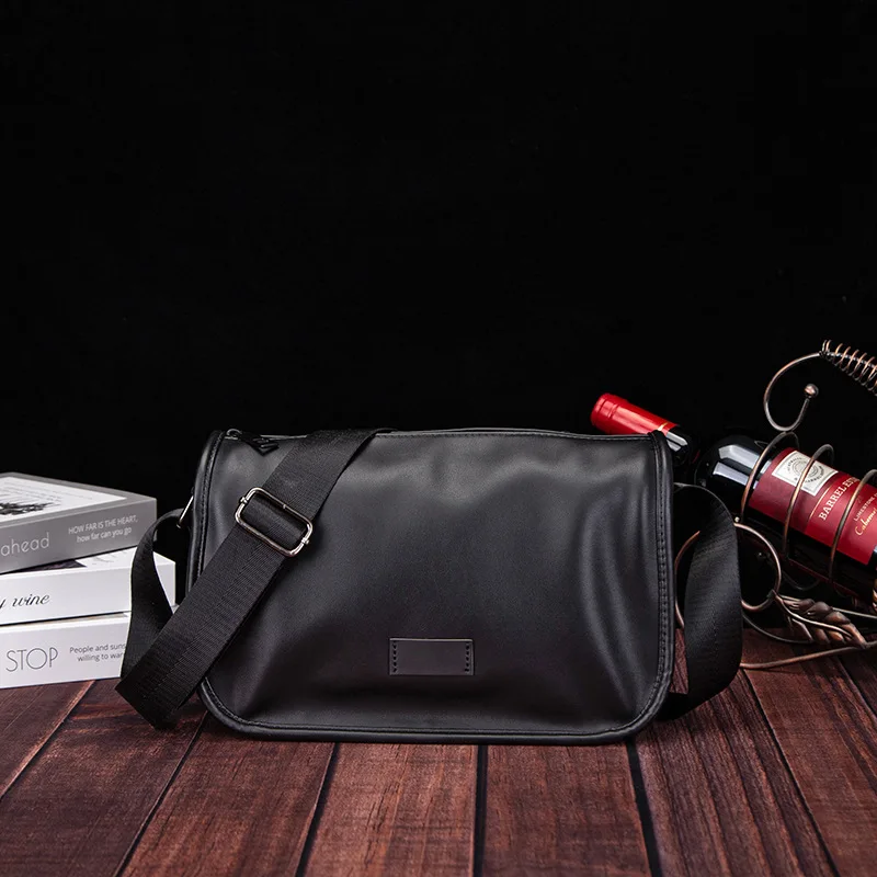 

Simple large-capacity men's shoulder bag exquisite wear-resistant commuting multi-function diagonal travel women's bag