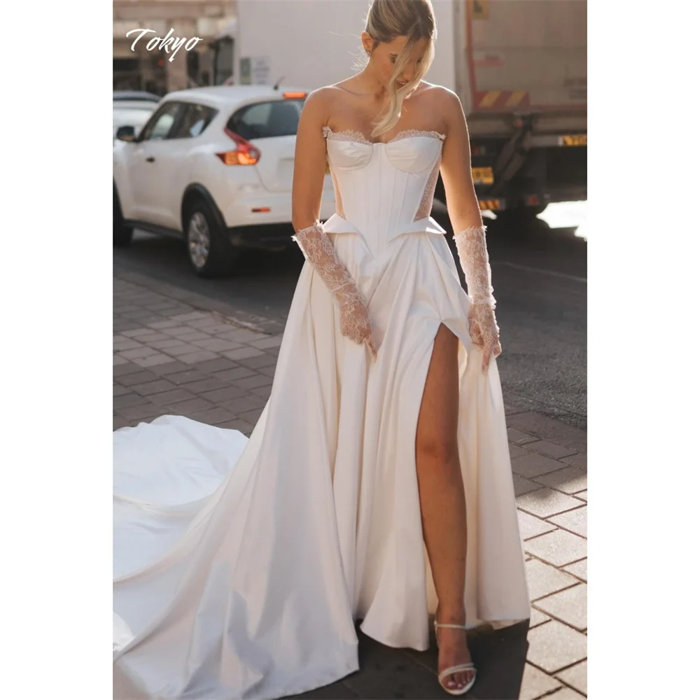 طوكيو فساتين زفاف بيضاء مخصصة بدون حمالات 3/4 طول الأكمام الدانتيل متابعة ثوب الزفاف أنيقة الجانب عالية سبليت ثوب الزفاف